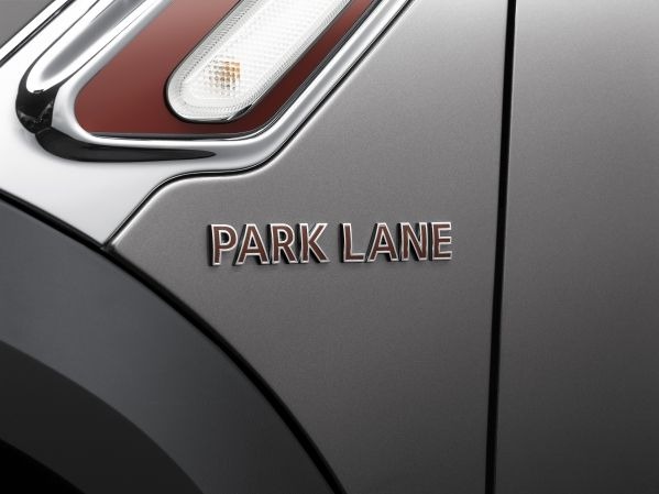   : MINI    Countryman Park Lane.