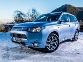   Mitsubishi Outlander PHEV 2013:  12 000 