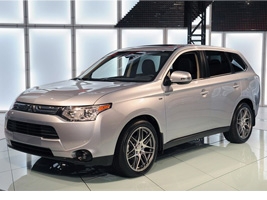 Mitsubishi Outlander    21 500 .  