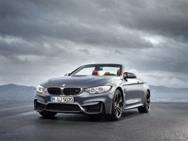  BMW M4 .