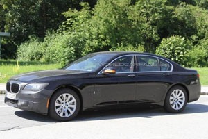 BMW 7- .  